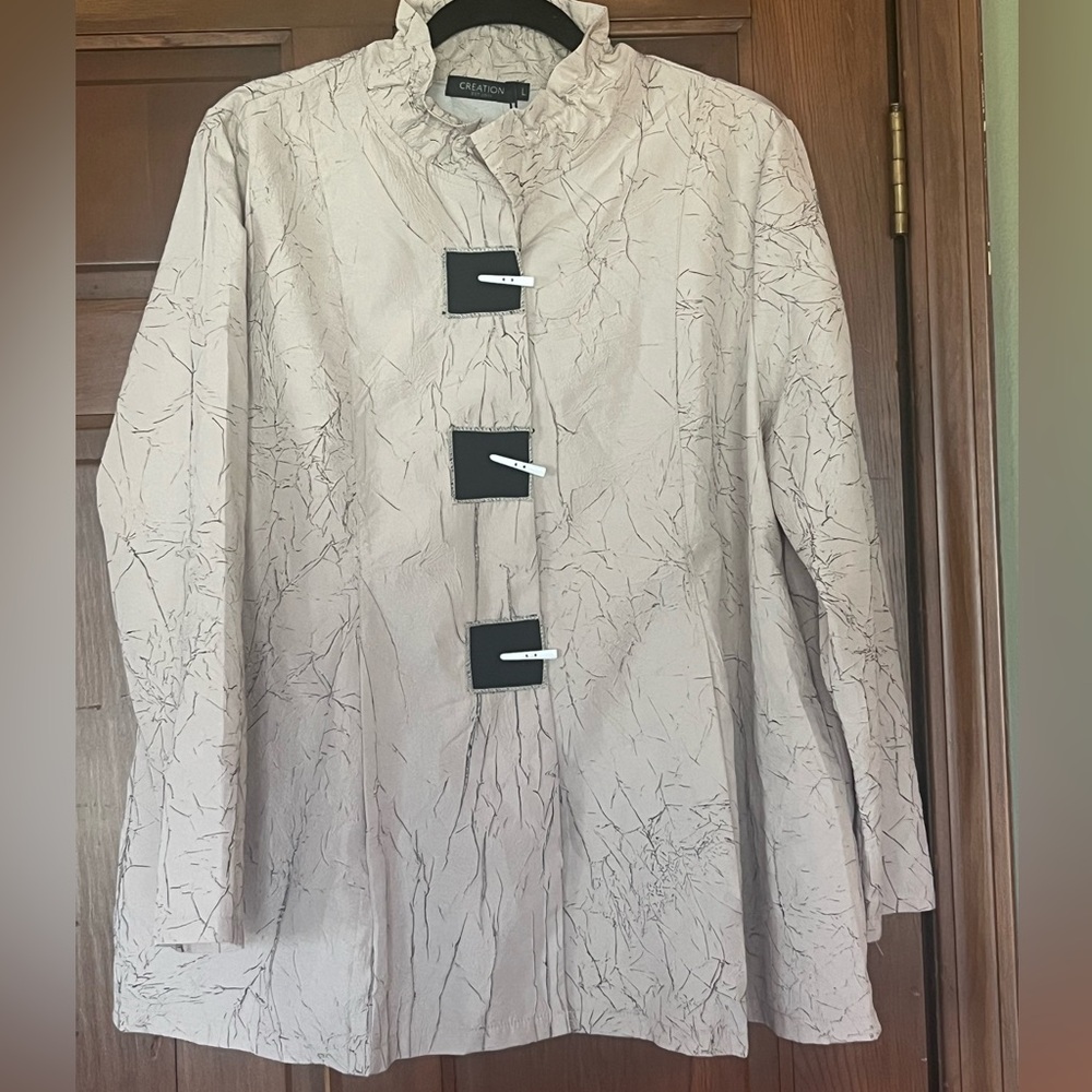 Cream Sand Textured Blouse - Black Accents and Funky Buttons. Med Lrg Brand New